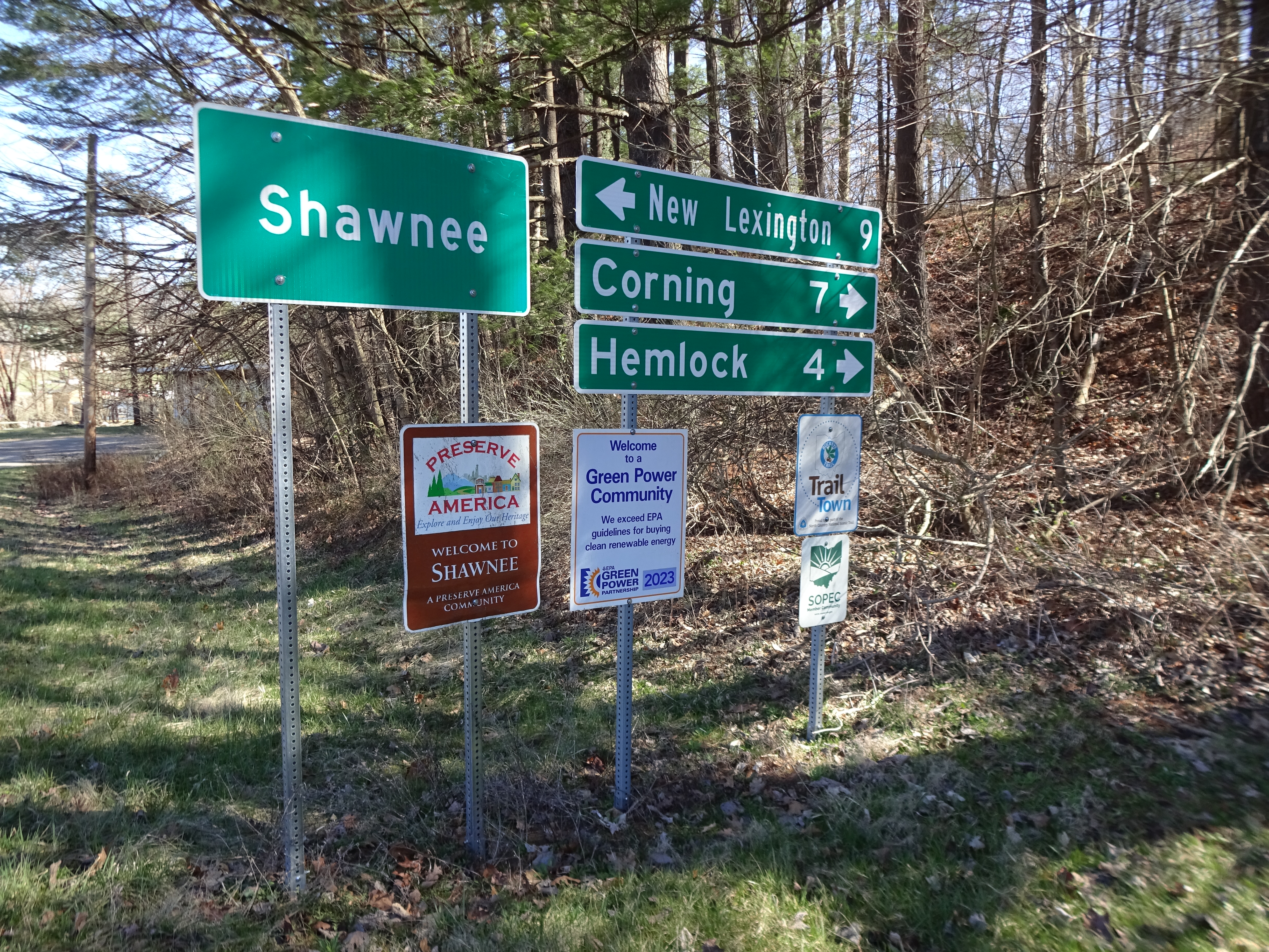 Signs welcoming drivers into Shawnee. 