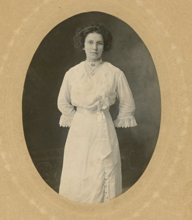 Lenora Lapp, 1915. Lenora Lapp, 1915.