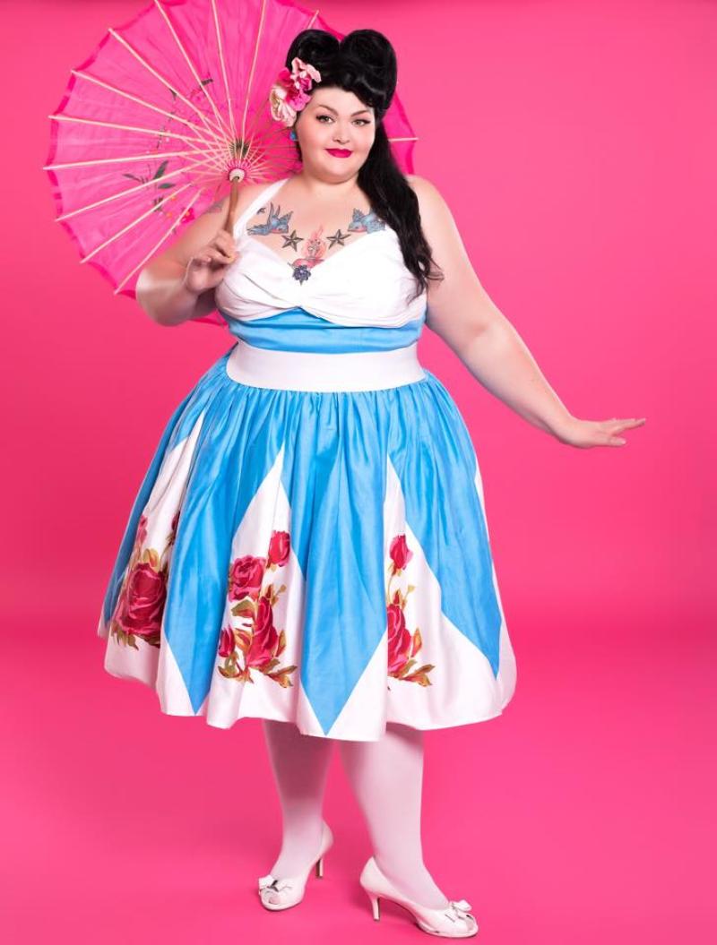 sudzy nixon with a pink parasol