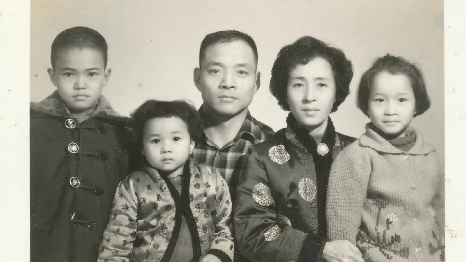 Family photo with Lee as a child 