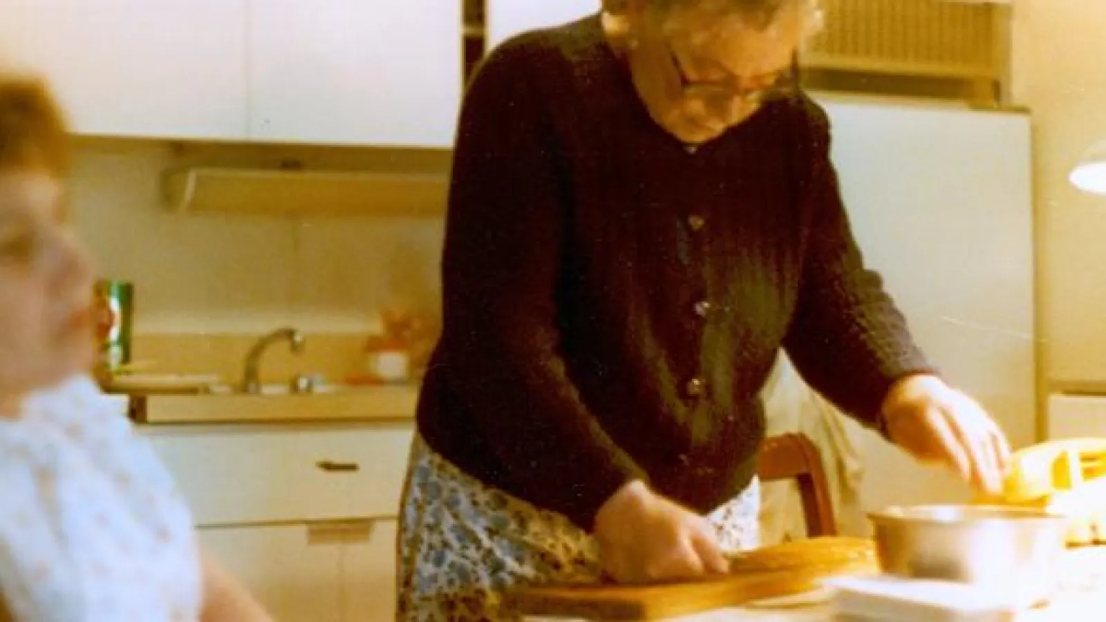 Mrs. Resnick chops cabbage for borscht.  Cleveland, 1979.