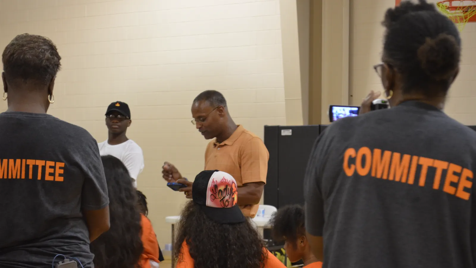 Pastor David Malone provides an opening prayer.