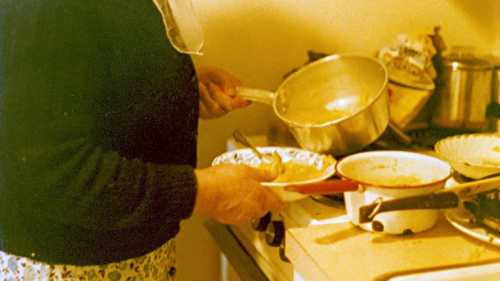 Mrs. Resnik pours borscht into bowls