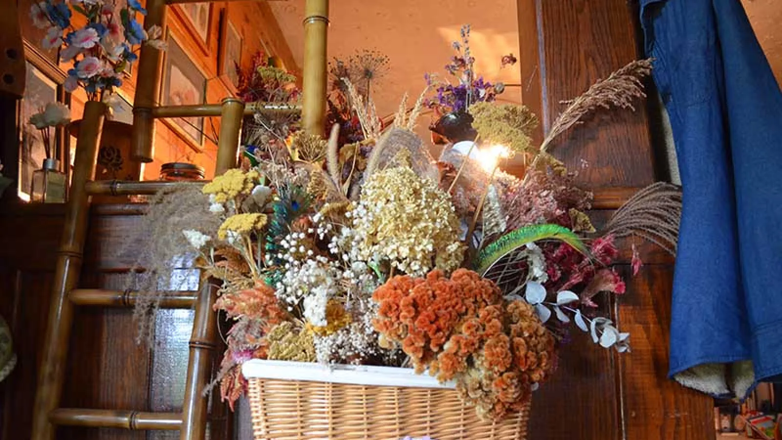 dry flower arrangement