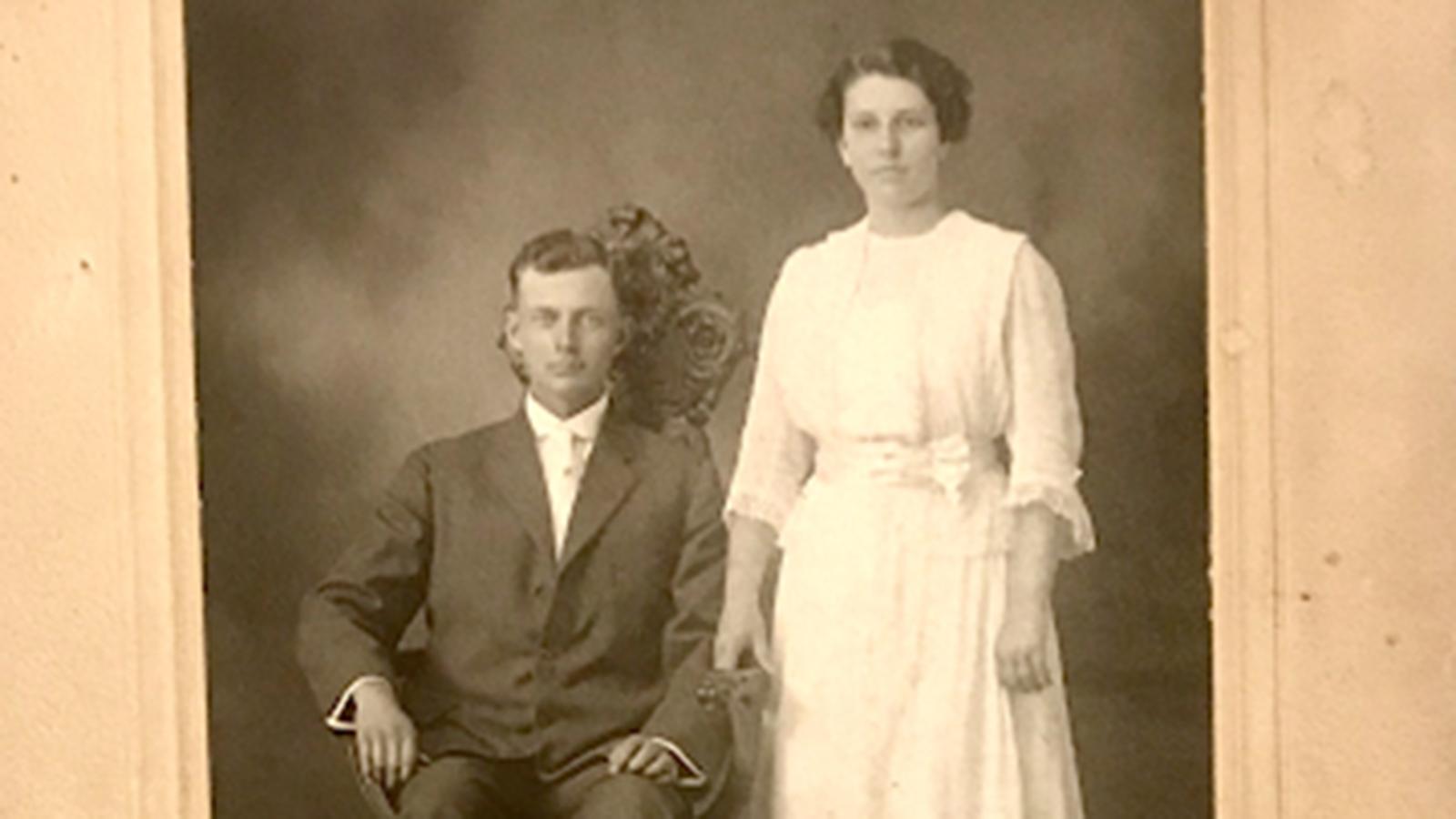 Jacob and Lenora Lapp in 1915.