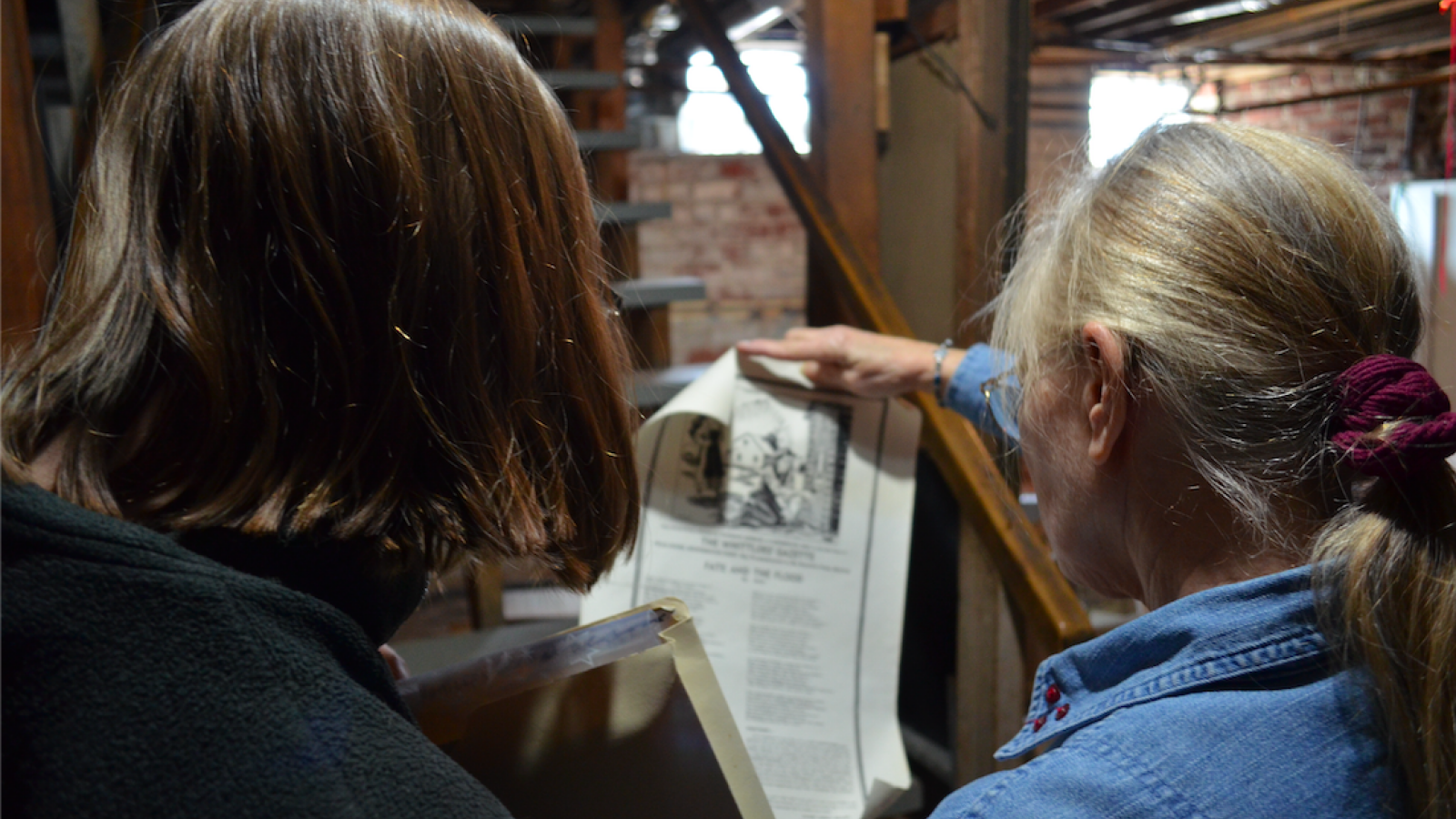 Pat Smith and fieldworker Stephanie Fannin looking at files in the collection.