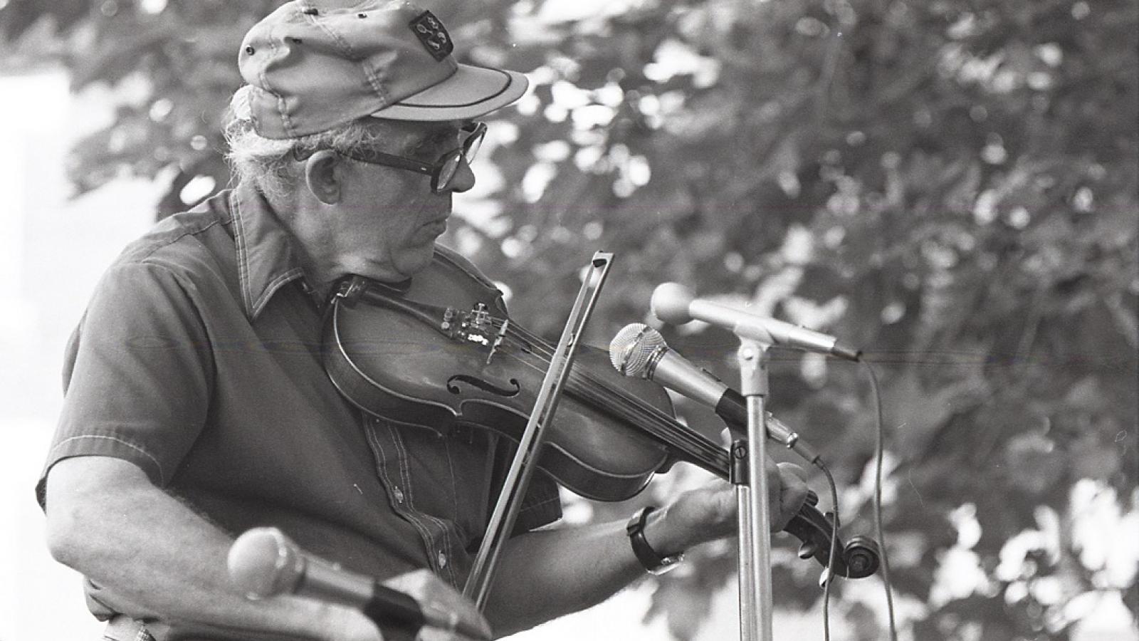 Solo fiddler on stage during a contest, 1977.