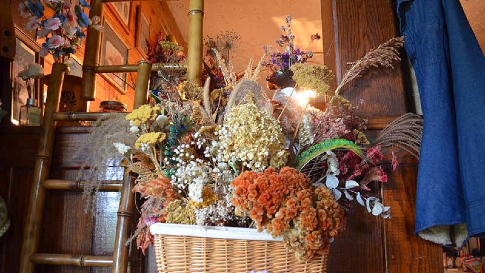 dry flower arrangement